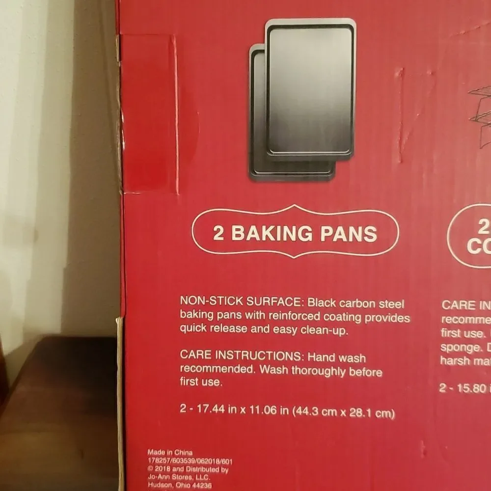 New in Box 16 Piece Baking Set